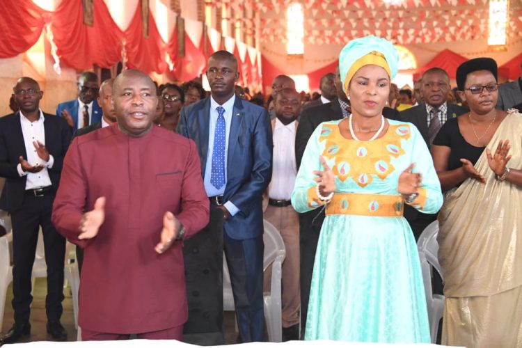 Umuryango wa Sebarundi wasangiye inkuka ya misa n’abakristu ba Paruwasi Giheta