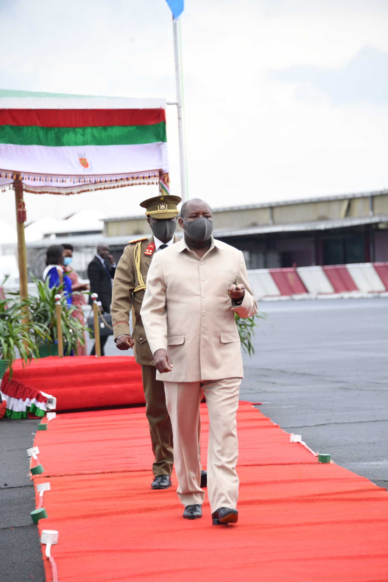 Umukuru w’Igihugu yaganutse ava Libreville