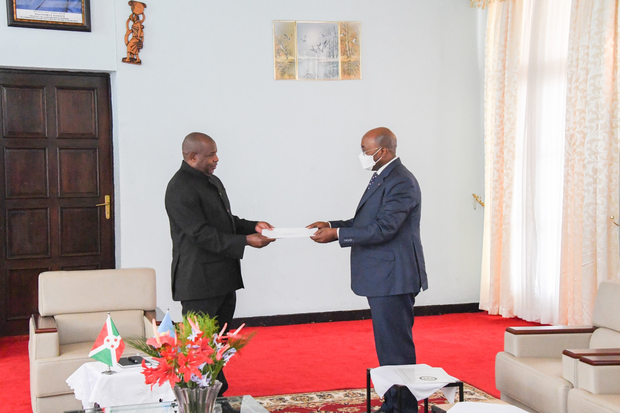 Umukuru w’Igihugu yakiriye intumwa ya mugenziwe w’Igihugu ca Gabon