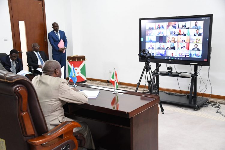 Umukuru w’igihugu Ndayishimiye asaba abanyafrika kunezerezwa no kwimbura bagafungura ivyabo