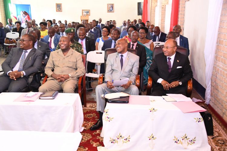 Umukuru w’Igihugu asaba abarundi gukora bakagera kurugero rumwe n’ibindi bihugu bihurikiye mumuryango wa Afrika  y’ubuseruko Uburundi buhurikiyemwo