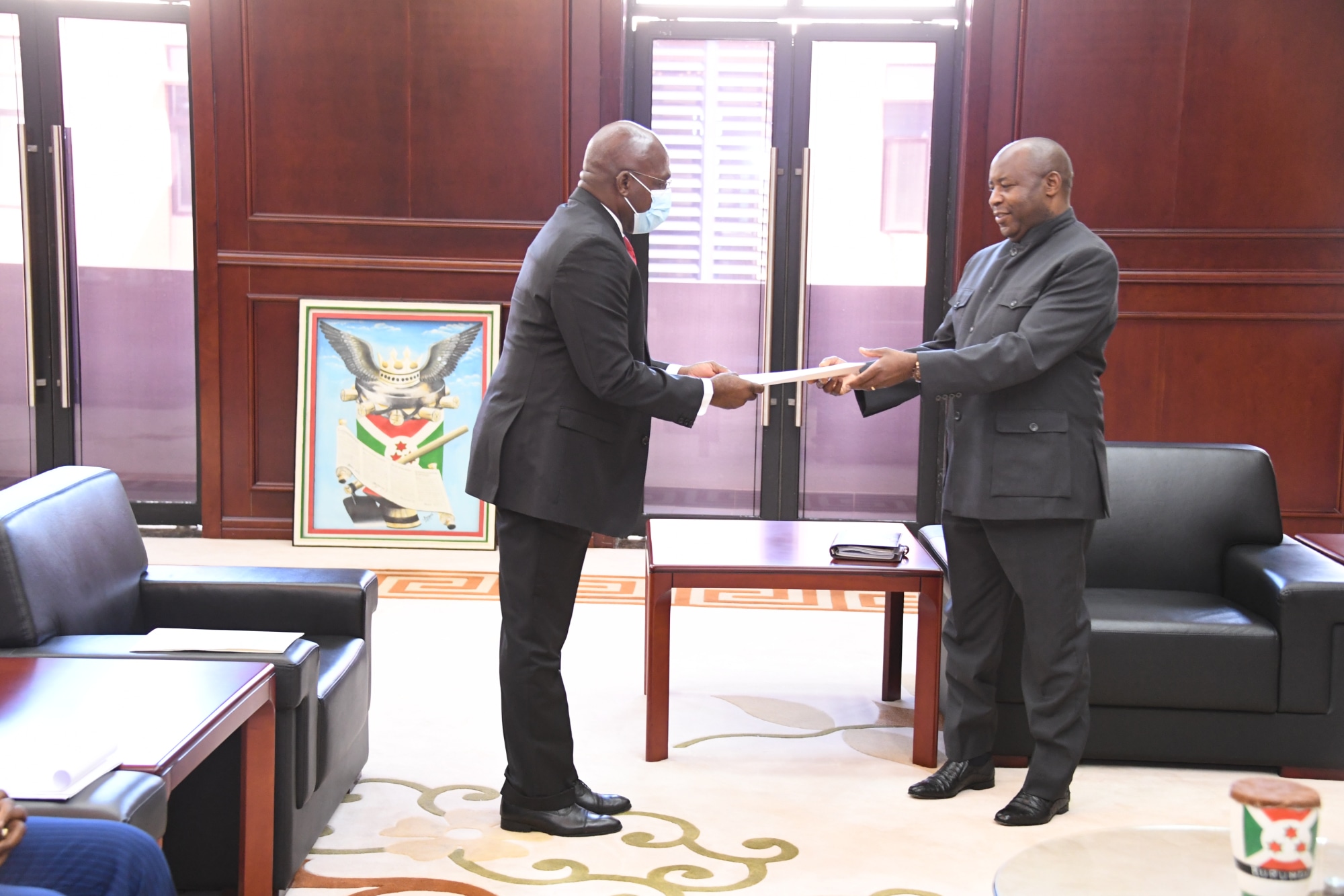 Umushikiranganji wa Angola ajejwe imigenderanire n’ayandi makungu yakiriwe na Nyenicubahiro Ndayishimiye, aho yari amuzaniye ubutumwa bwa Mugenziwe Joào Lourenço, no kumwereka Umunyamabanga Nshingwabikorwa mushasha wa CIRGL