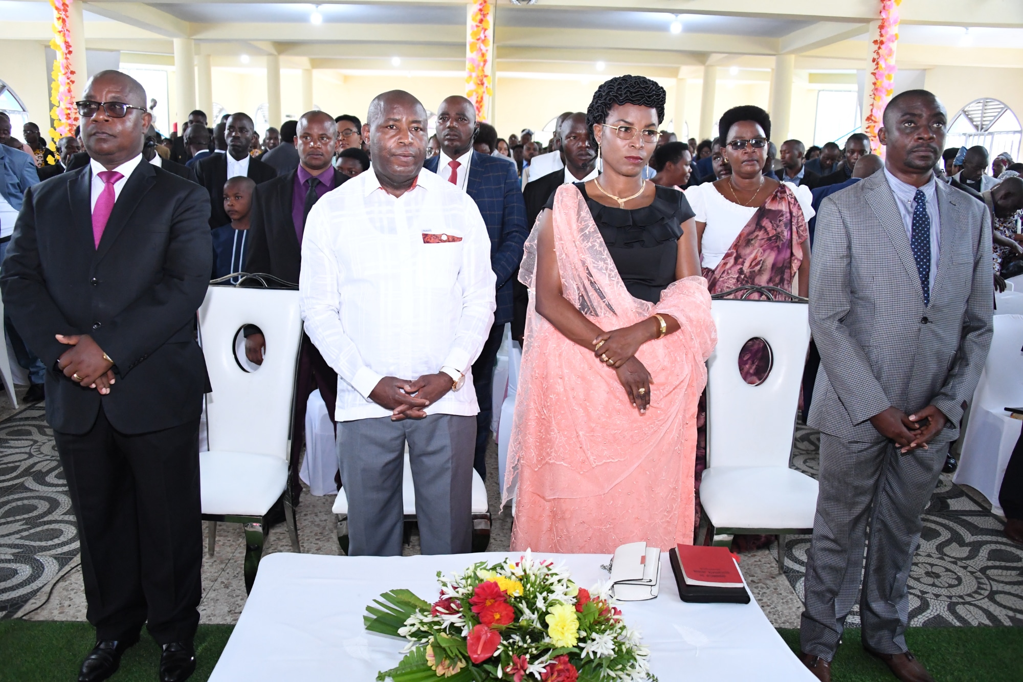 Sebarundi asaba amashirahamwe yigenga gukorera mu runani na Reta, mw’ishirwa mu ngiro ry’imigambi y’igihugu. 