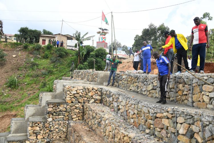 Umukuru w’Igihugu arashima intambwe ibikorwa vyo gusanura ibarabara ry’igihugu nomero 1(RN1) bigezeko