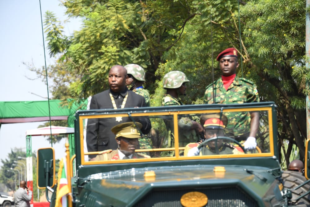 Umukuru w’Igihugu asaba Abarundi gukomeza ukwikukira mu gusonera ubutaka bw’igihugu, itunga rusangi, ubuzima bw’umuntu n’amategeko