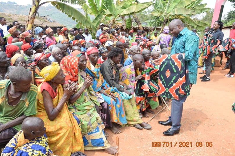 Umukuru w’igihugu Ndayishimiye yibutsa abarundi kugaruka ku muco mwiza wo gufatana mu nda
