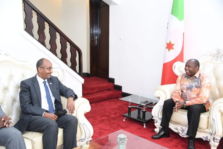 Abarongozi b’ibanki TDB bari i Bujumbura kwirabira ivyo bofashamwo Reta y’Uburundi