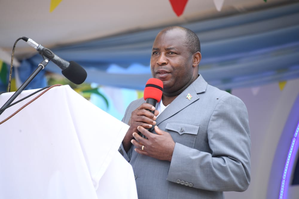 Umukuru w’Igihugu Ndayishimiye arashima ukwitanga kw’abakristu b’Ishengero rya Katolika mu guteza imbere ama paruwase yabo