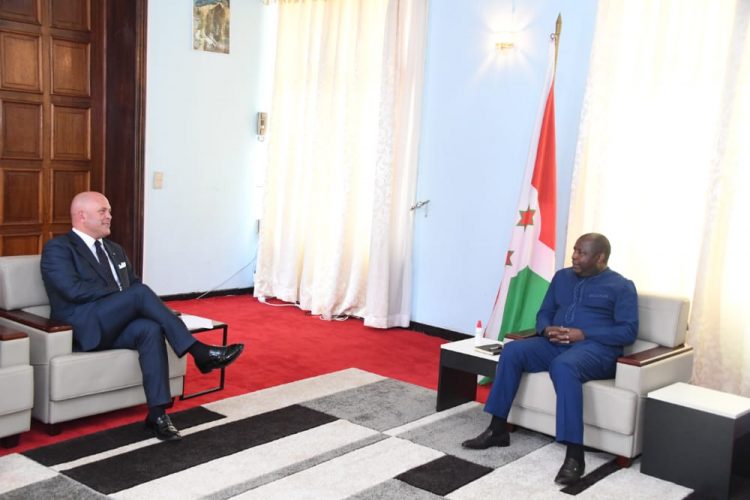 Nyenicubahiro Varisito Ndayishimiye yakiriye uwuserukira igihugu c’Ubutariyano mu Burundi