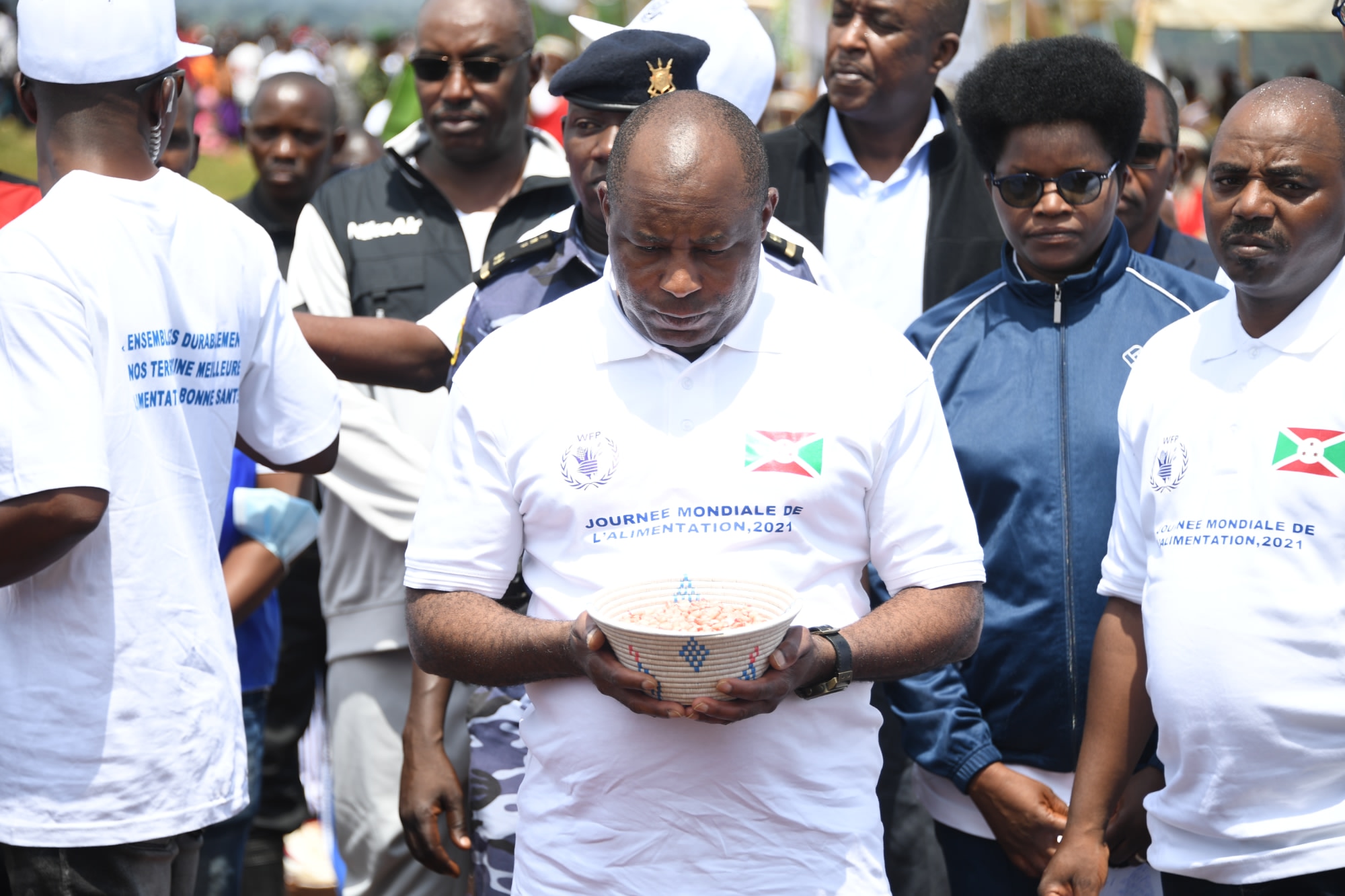 Umukuru w’igihugu Ndayishimiye yatanguje icese irima ry’agatasi
