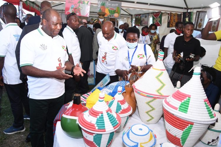 Abarundi bose bahamagarirwa kubungabunga imico kama ya ba sokuru, yo mushinge w’iterambere
