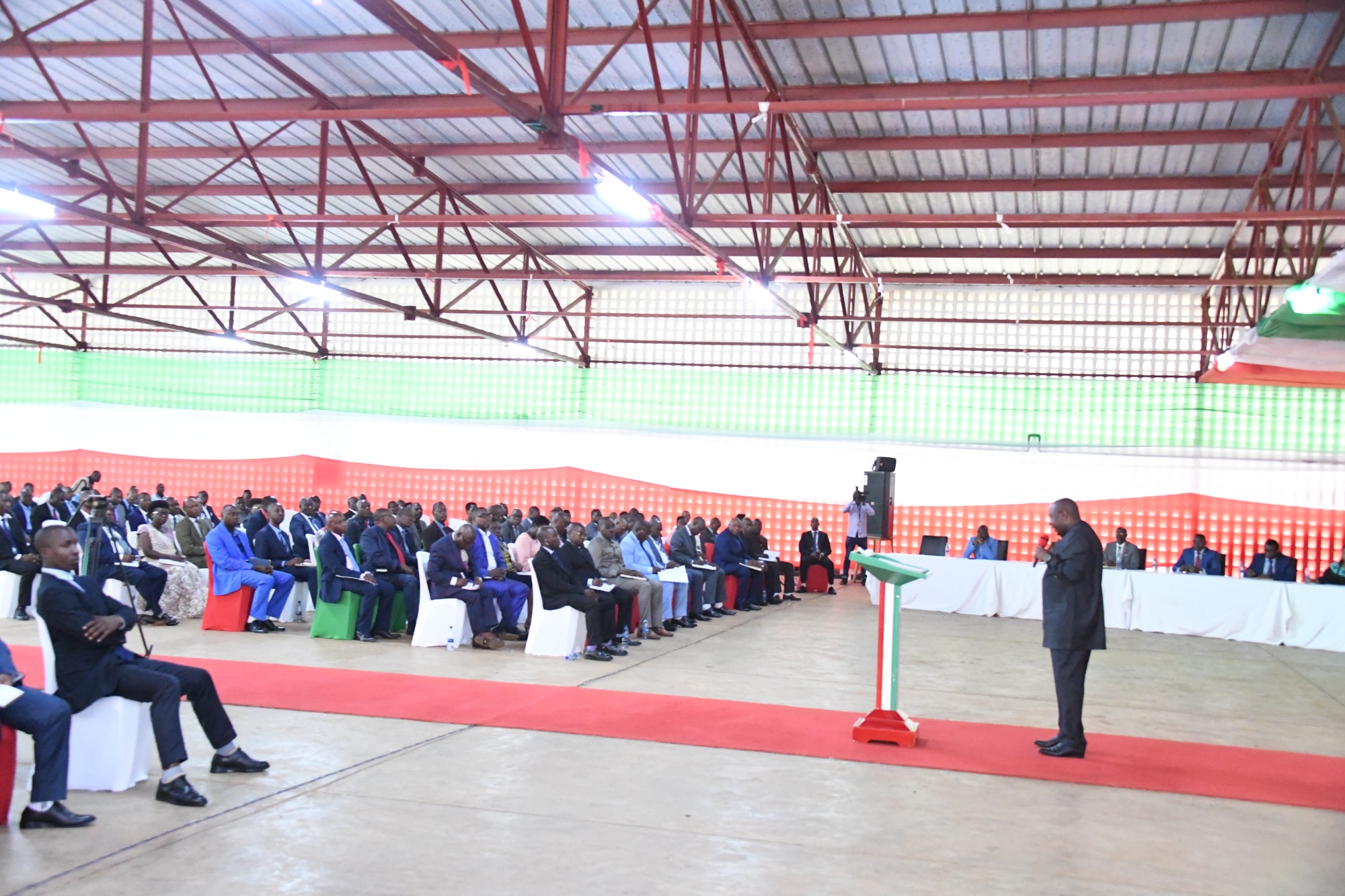 Mu gusozera Umwiherero w’abagize Urwego Nshingwabikorwa rwa Reta, Umukuru w’Igihugu yatanze inyigisho zo kuzirikana igihugu ku bayobozi bakuru muri Reta
