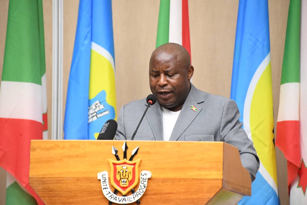 IJAMBO RYA NYENICUBAHIRO UMUKURU W’IGIHUGU RISOZERA UMWAKA W’2021 RIKATWINJIZA MU MWAKA MUSHASHA W’2022