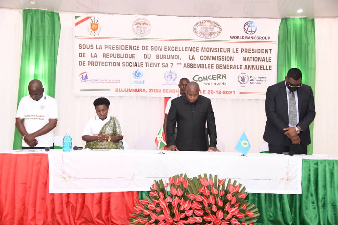 Umukuru w’Igihugu Nyenicubahiro Varisito Ndayishimiye asaba Abarundi bose gusubira ku karanga ko gushigikirana
